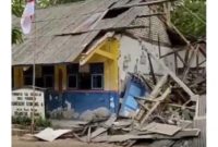 Sekolah Roboh di Bangkalan. Kondisi bangunan SDN Konang 4, Kecamatan Konang, Kabupaten Bangkalan, yang ambruk menjadi sorotan publik. BEM KM STKIP PGRI Bangkalan mendesak pemerintah segera merehabilitasi sekolah dan melakukan evaluasi menyeluruh terhadap infrastruktur pendidikan demi menjamin keselamatan peserta didik.