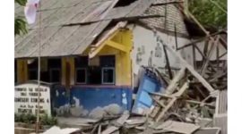 Sekolah Roboh di Bangkalan. Kondisi bangunan SDN Konang 4, Kecamatan Konang, Kabupaten Bangkalan, yang ambruk menjadi sorotan publik. BEM KM STKIP PGRI Bangkalan mendesak pemerintah segera merehabilitasi sekolah dan melakukan evaluasi menyeluruh terhadap infrastruktur pendidikan demi menjamin keselamatan peserta didik.
