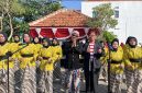 Paduan suara MAN Bangkalan tampil memeriahkan peringatan HUT ke-81 Kemerdekaan Republik Indonesia. Bersama Kepala MAN Bangkalan, Drs. H. Moh. Ali Wafa, M.Pd.I., para siswa menunjukkan semangat nasionalisme dan kebersamaan melalui lantunan lagu-lagu perjuangan.