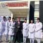 Kepala MAN Bangkalan, Drs. H. Moh. Ali Wafa, M.Pd.I., berpose bersama petugas Paskibraka dalam momentum peringatan HUT ke-81 Kemerdekaan Republik Indonesia. Semangat kebersamaan dan nasionalisme menjadi bagian penting dalam membentuk generasi muda yang berkarakter.