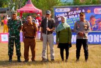 Forkopimcam Camplong bersama Owner MBG Yayasan Babur Rizki, Eko Haryono, dan unsur pendidikan membuka rangkaian kegiatan HUT RI ke-81 sebagai wujud sinergi memperkuat semangat persatuan, gotong royong, dan nasionalisme di Kecamatan Camplong.