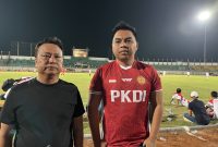 Ketua PKDI Korwil Madura Moh. Wijdan (kanan) bersama sekjen PKDI di turnamen sepak bola kepala desa di Stadion Gelora Bangkalan, Minggu (13/9/2026). Turnamen ini mempertemukan kepala desa dari sekitar 60 kabupaten.