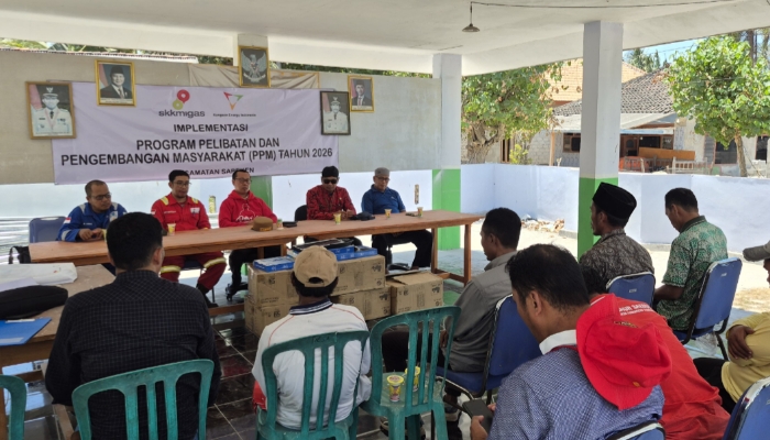 KEGIATAN. Sosialisasi program bantuan pertanian SKK Migas–KEI bersama masyarakat Desa Saur Saebus, Kecamatan Sapeken, Sumenep. (REDAKSI EJABERITA.CO)