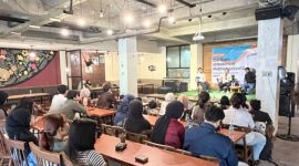 ACARA. Diskusi publik Gerakan Masyarakat Madani di Surabaya membahas evaluasi dua tahun pemerintahan Prabowo Subianto, dengan penekanan pada hilirisasi, konektivitas industri, dan manfaat ekonomi bagi masyarakat Jawa Timur. (istimewa/redaksi ejaberita.co)