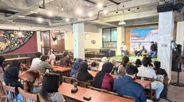 ACARA. Diskusi publik Gerakan Masyarakat Madani di Surabaya membahas evaluasi dua tahun pemerintahan Prabowo Subianto, dengan penekanan pada hilirisasi, konektivitas industri, dan manfaat ekonomi bagi masyarakat Jawa Timur. (istimewa/redaksi ejaberita.co)