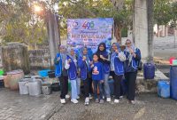 IWAPI Ranting Bangkalan menyalurkan bantuan air bersih kepada warga Desa Penyaksagan, Kecamatan Klampis, Jumat (16/10/2026). Sebanyak tiga tangki dengan total 15.000 liter air bersih disalurkan untuk membantu memenuhi kebutuhan warga di tengah kekeringan. Aksi sosial ini menjadi wujud kepedulian IWAPI terhadap masyarakat yang membutuhkan.