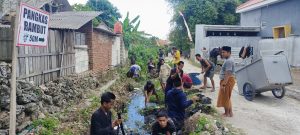 DPC Gerindra dan Laskar Gerindra Bangkalan melakukan kegiatan bersih2 sungan Kali Pematus Pangeranan Bangkalan