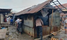 Tiga Lapak Pasar Tambelangan Terbakar, Damkar Sampang Akui Armada Terbatas