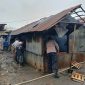 Kebakaran melanda Pasar Tambelangan, Kabupaten Sampang, Selasa (27/10/2026) pagi. Tiga lapak pedagang dilaporkan terbakar, sementara Damkar Sampang mengungkap keterbatasan armada di wilayah tersebut.