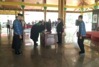 Sebanyak 321 PNS di lingkungan Pemkab Bangkalan mengucapkan sumpah janji di Pendopo Agung, Rabu (28/10/2026). BKPSDA menyiapkan pengembangan E-Presensi untuk memperkuat pengawasan disiplin pegawai pada 2027.
